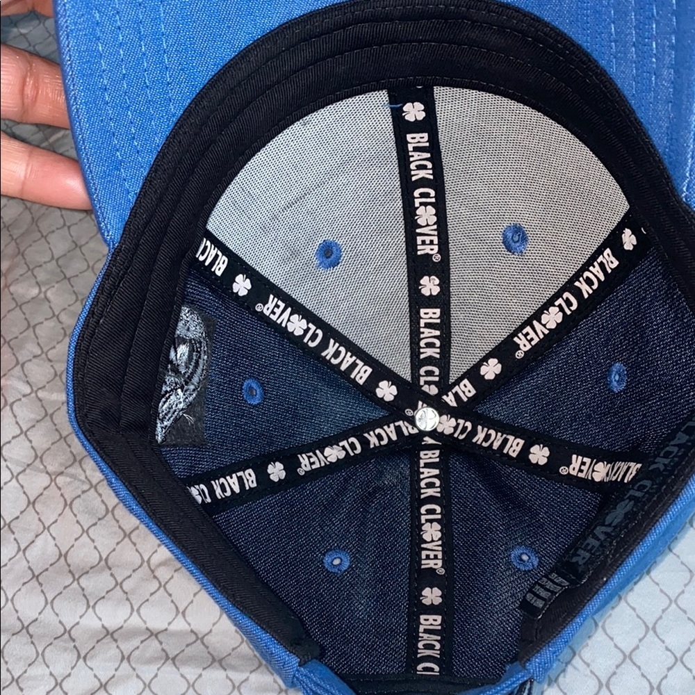 Stylish Blue Clover Embroidered Women's Cap - Picture 7 of 8